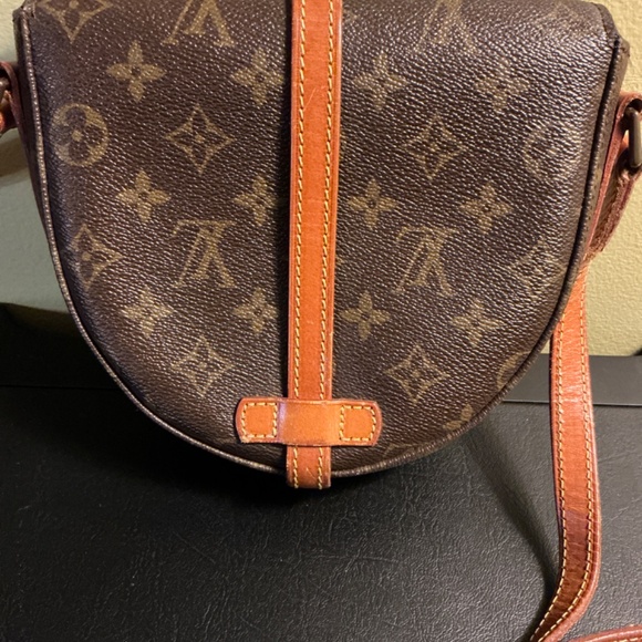 Authentic Louis Vuitton Chantilly Crossbody bag - Picture 3 of 9